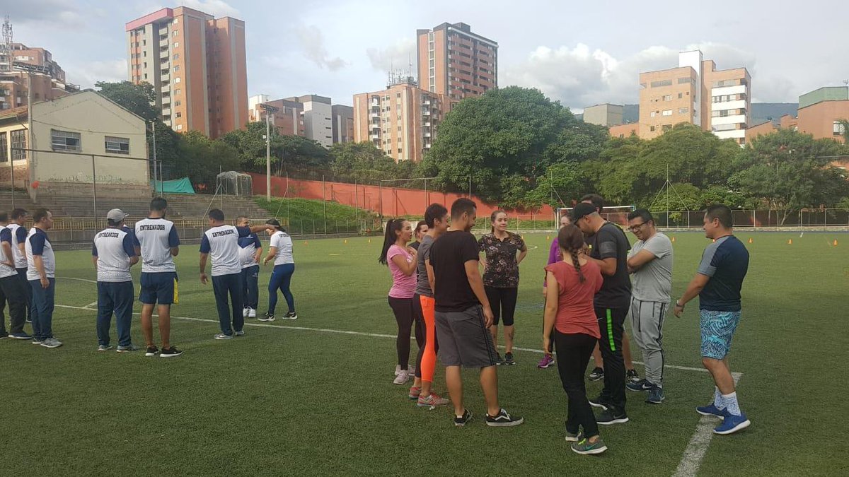 IUPascualBravo's tweet photo. Así se desarrollaron las actividades de rumba funcional y #kitball, de los vacacionales de Bienestar, un espacio para la felicidad a través del juego y la recreación. https://t.co/lrgXMYz1ad