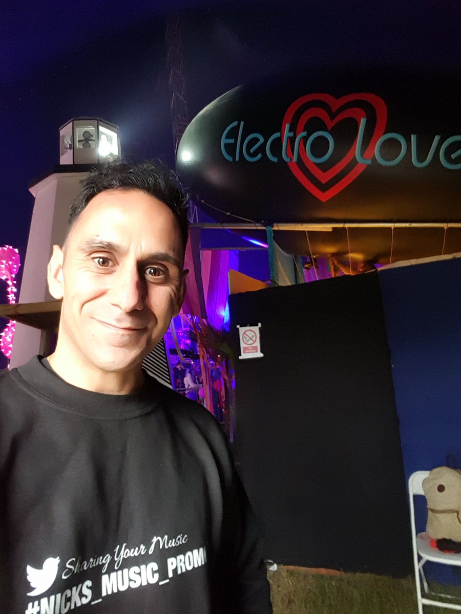 The Electro ⚡ Love 💓 Balloon 🎈is Cool 😎.