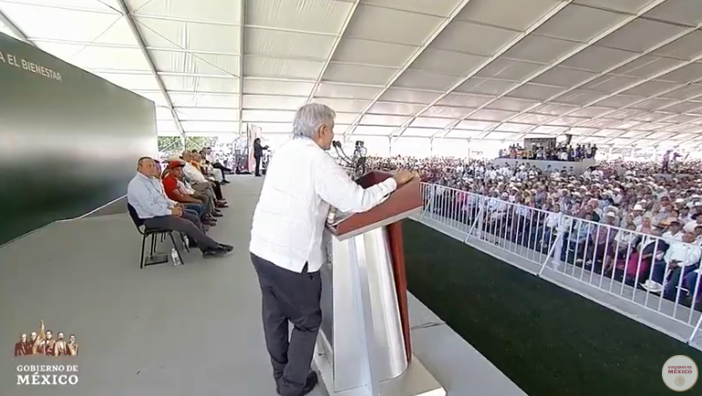 #AHORA

Apoyaremos más al campo, se le pagará más al productor por su cosecha, daremos créditos "a la palabra" y sin intereses, asegura el presidente de México <a href="/lopezobrador_/">Andrés Manuel</a>