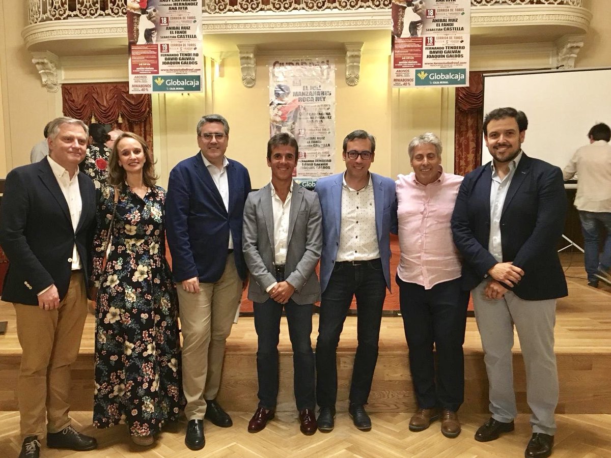marodriguezg3's tweet photo. En la presentación de los carteles de la feria taurina de la Virgen del Prado de #CiudadReal. La empresa ha vuelto a hacer un gran esfuerzo para que en nuestra ciudad disfrutemos de nuestra fiesta nacional por antonomasia 🇪🇸 @TorosCiudadR https://t.co/zW7XKtzktX