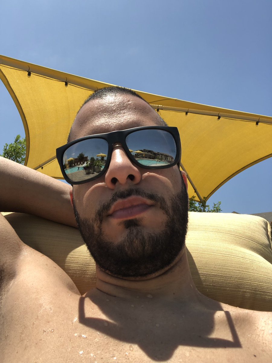saponsky's tweet photo. My fav season ���️🌊🏝 https://t.co/L3WZneUICv