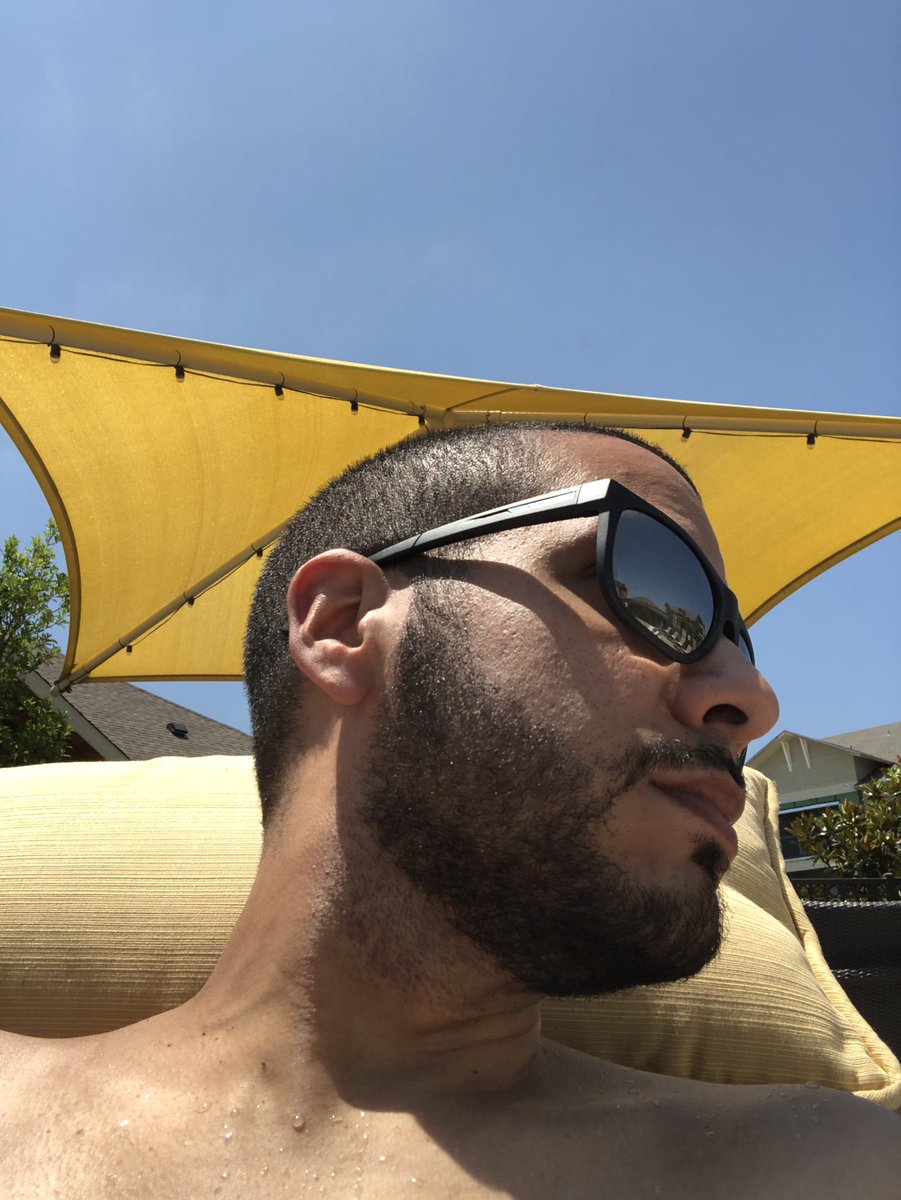 saponsky's tweet photo. My fav season ���️🌊🏝 https://t.co/L3WZneUICv