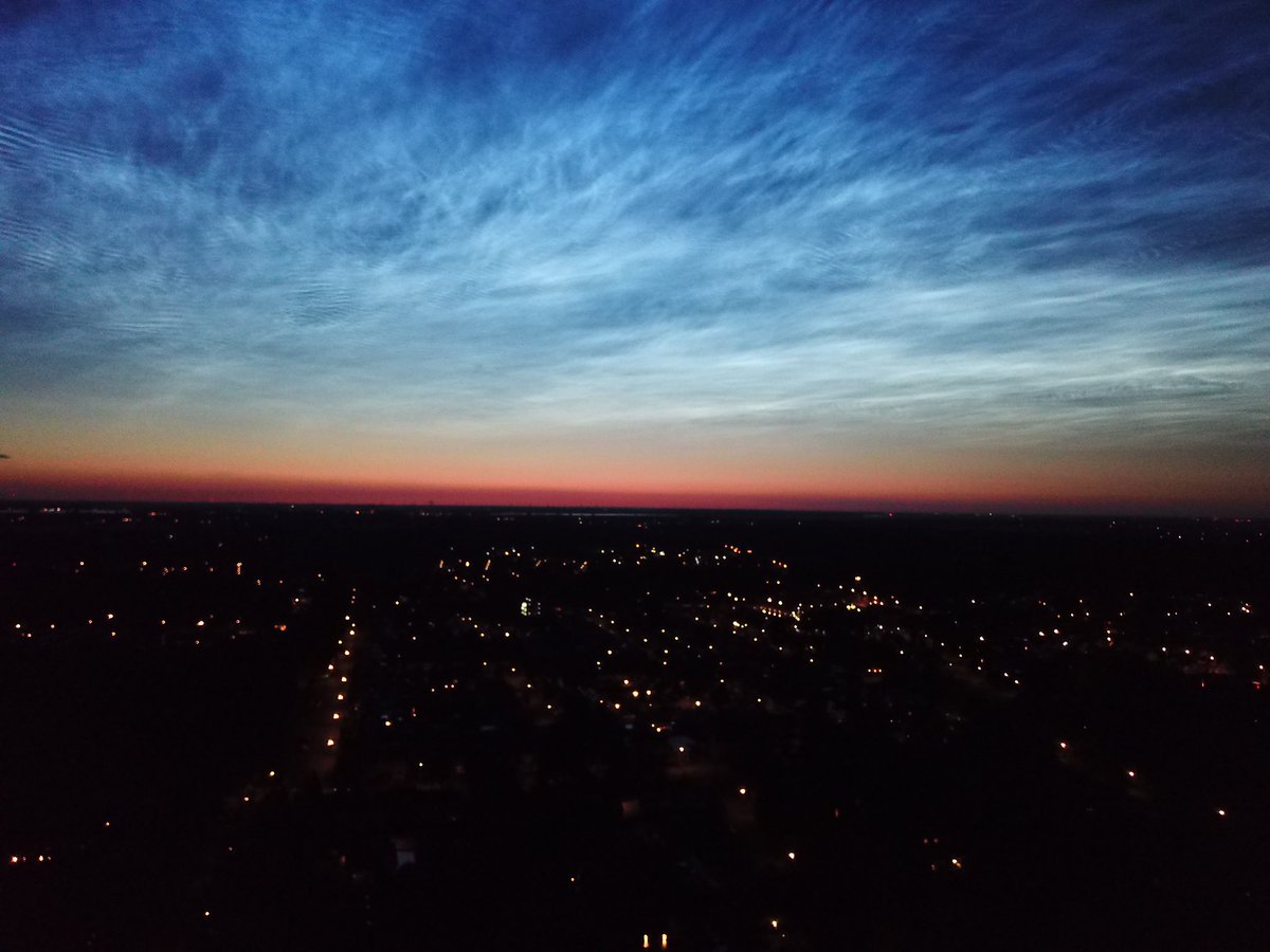 NLDvanBoven's tweet photo. Lichtende nachtwolken boven ‘t Harde #tharde #lichtendenachtwolken #instaveluwe #nachtwolken #veluwe #natuur #gelderland #lucht #hemel #zonsondergang #sunset #sunsetlover #natuurfotografie #nlvanboven https://t.co/Zll2iXZ397