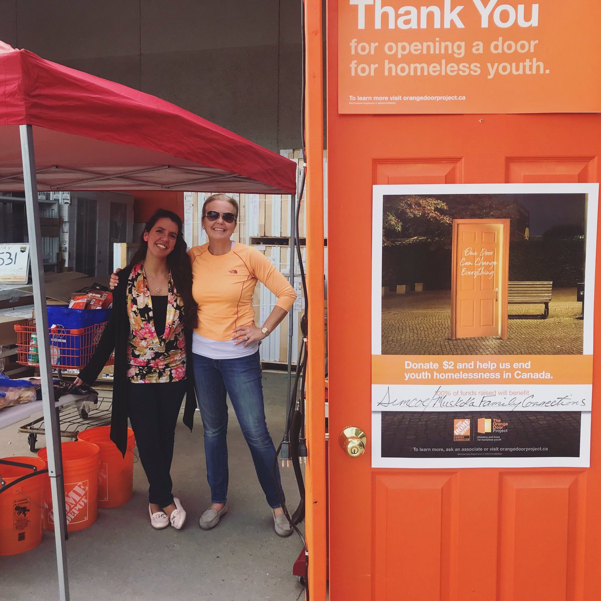 mmclearon's tweet image. BBQing to help open doors 🚪 for youth with @homedepotcanada at the #bracebridge store in #muskoka this evening. #orangedoorproject #endyouthhomelessness #community #homedepot