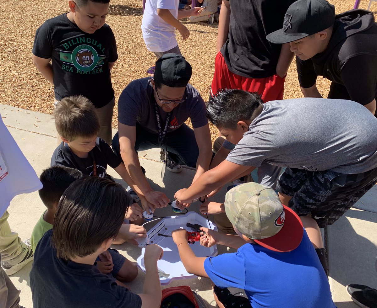 hernandezm308's tweet photo. Teachers having fun at recess. #mathignite https://t.co/nLxba5HvXa