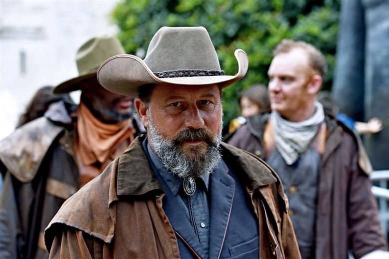IvanKayeFans's tweet photo. This photo was on a news page back during the very first days of shooting 'The Dark Tower' pilot &amp; meanwhile we know it's Daniel Fathers who plays Abel Vannay. So they were filming Gilead scenes, I guess. Will update the blog post this weekend➡️https://t.co/5IHm1NmPlF
.
#IvanKaye https://t.co/sUrzXlpEf2