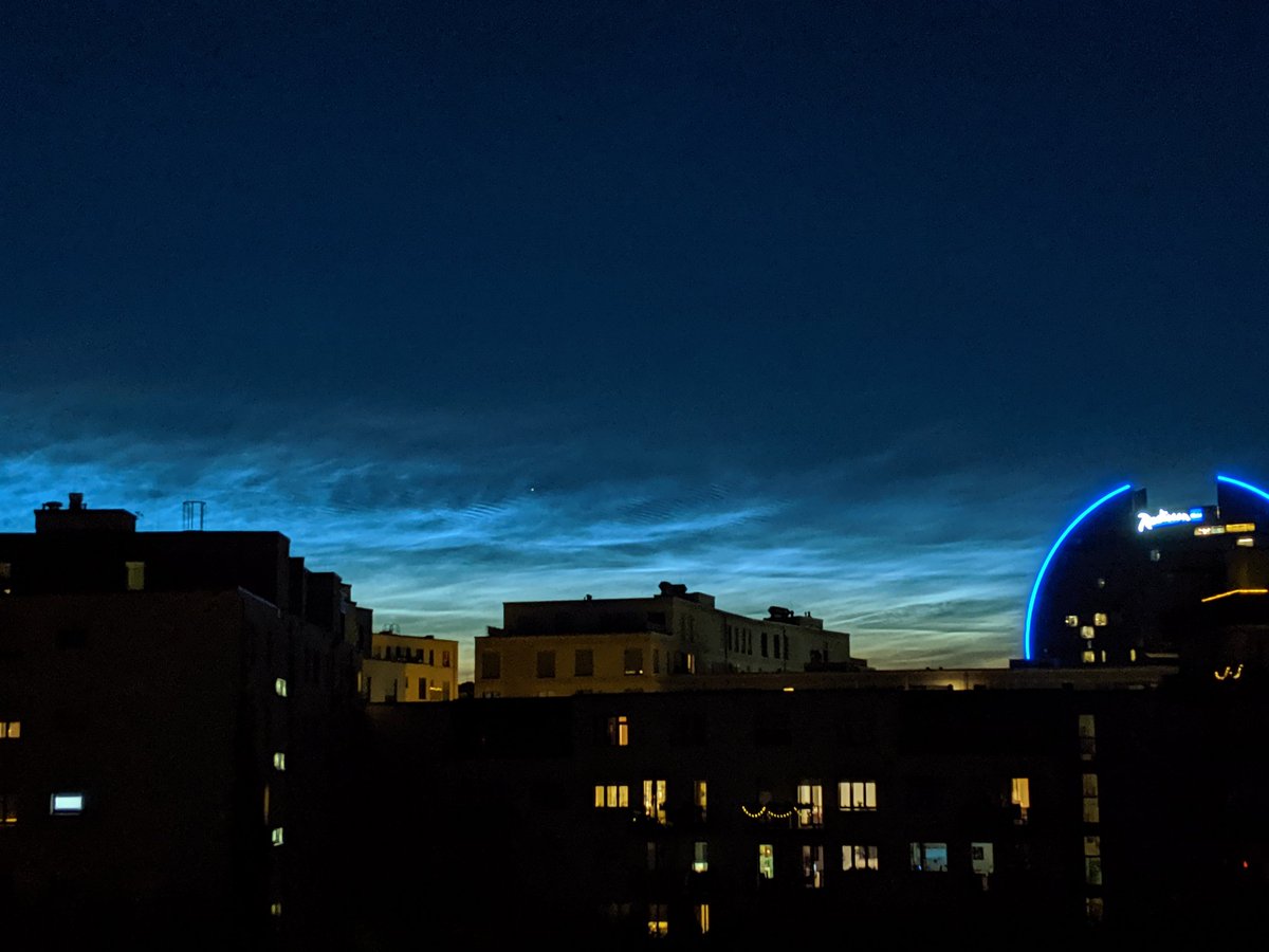 Karsten (@kplanz) on Twitter photo Leuchtende Nachtwolken über Frankfurt 😍 Fotografiert vom Rebstock in Richtung Norden #NLC #noctilucentclouds #Nachtwolken #nofilter <a href="/hessenschau/">Hessenschau</a> Leuchtende Nachtwolken über Frankfurt 😍 Fotografiert vom Rebstock in Richtung Norden #NLC #noctilucentclouds #Nachtwolken #nofilter <a href="/hessenschau/">Hessenschau</a>