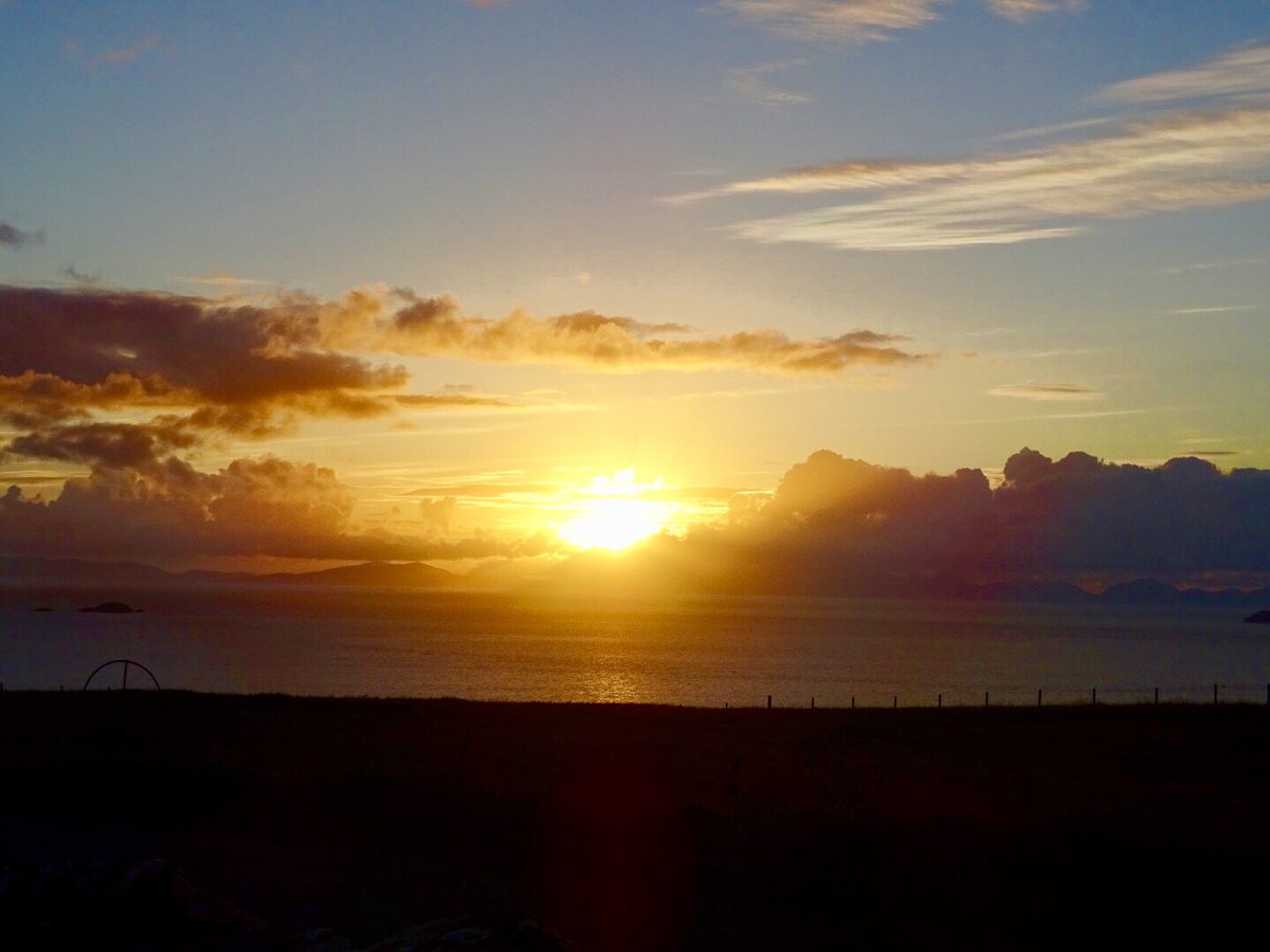 A cracking end to the day and nicely timed for the #SummerSolstice Hope all our summer nights look like this 🌞