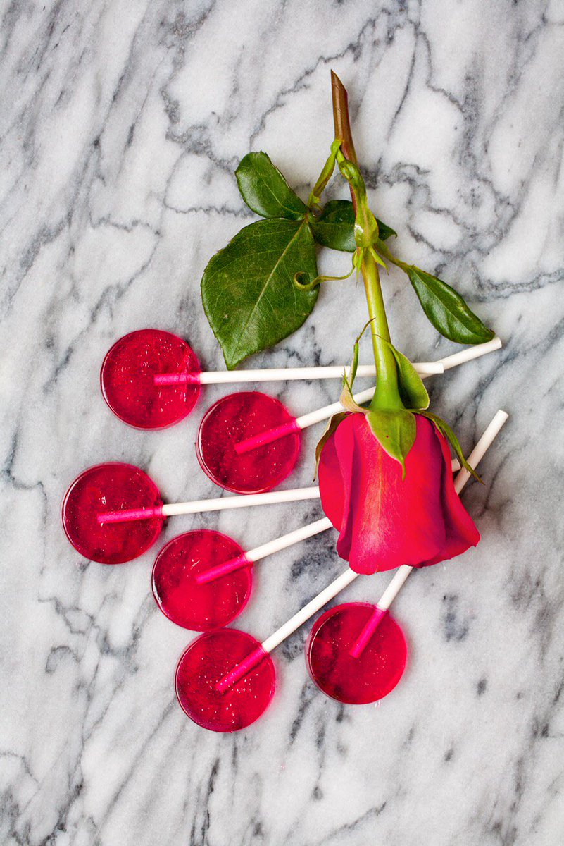 We are ❤️ this first day of summer. Did you know that it’s also National Rose Month? Try our Wishful Pinking Dosha Pops made with pink rose petal tea as a sweet summer indulgence.🌷🍭🌞 #summersolstice #rose #nationalrosemonth