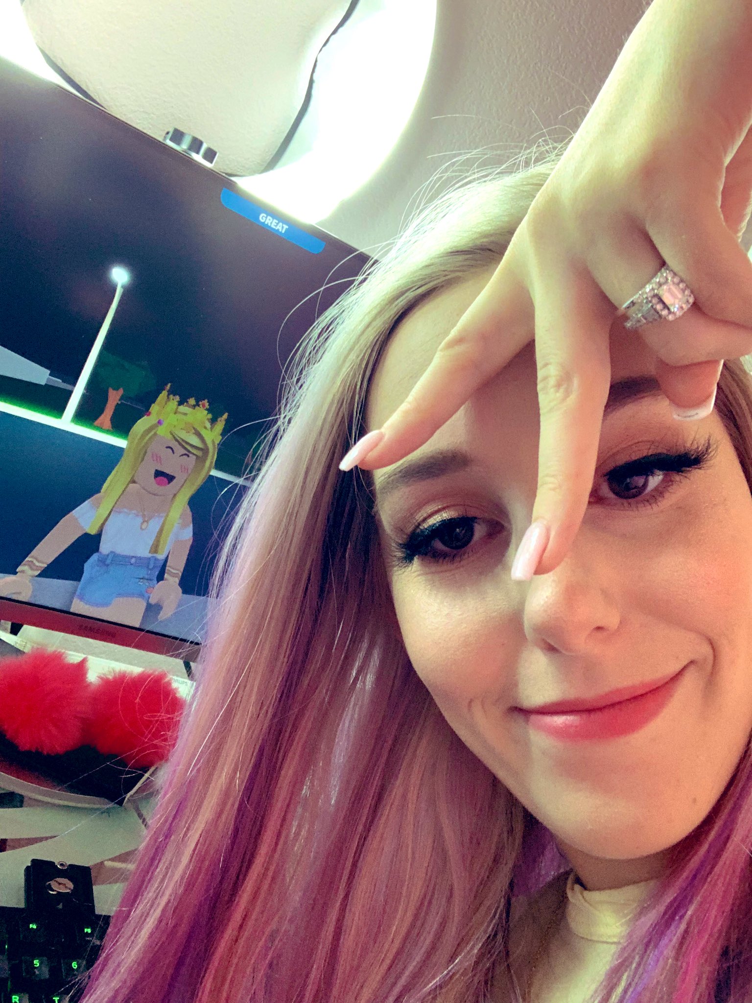 Meganplays On Twitter I M A Roblox Girl Living In My Roblox - real life meganplays roblox avatar