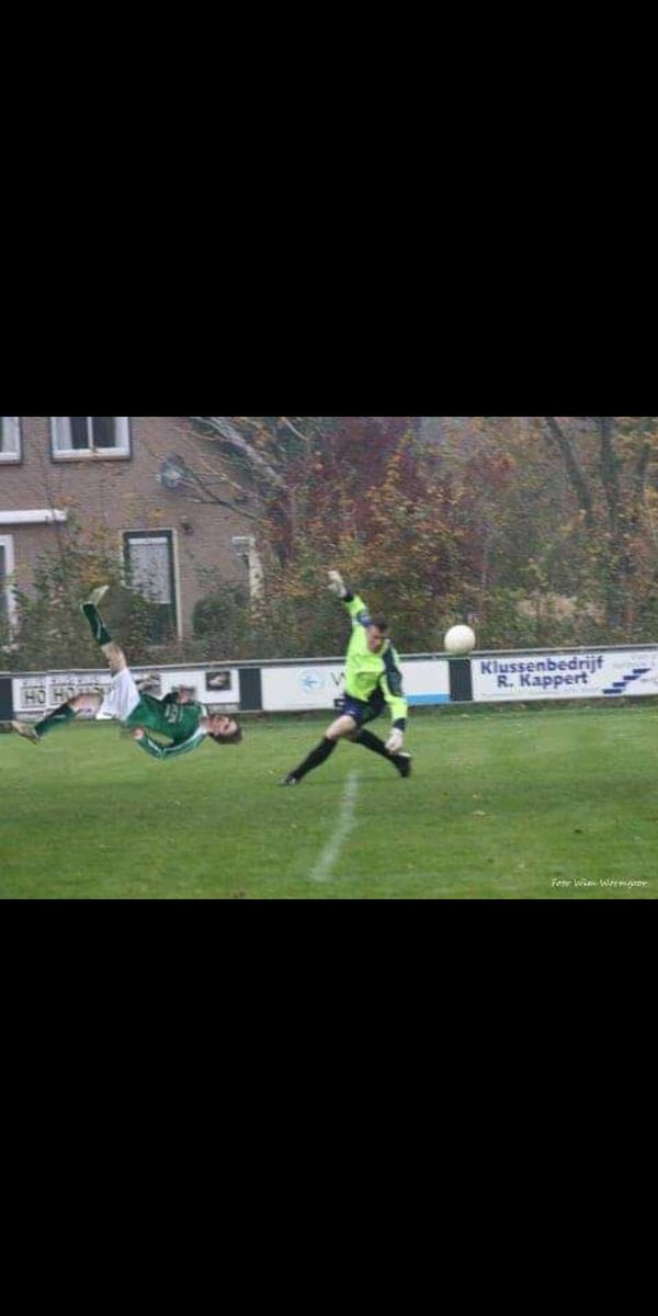 SvRatti's tweet photo. Rectificatie volgers; de transfer van  @Gijskh is misgelopen op 2 flesjes bier. Altijd al geweten maar onze grootste speler blijft Koen Klein Heerenbrink. Zie hier Ratti's mooiste  goal ooit! https://t.co/25X5k0D0yB