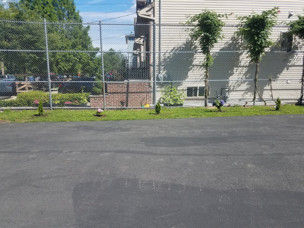 DavidRivera726's tweet photo. @Perrelli_45 @MsCarly_HD @noelia_pina2 @Dkauffmann1281 
Team Depot Volunteers from Store 1281 landscaping and prepping for laying painted rocks for PS 26 school. https://t.co/BcOKNTr6T7