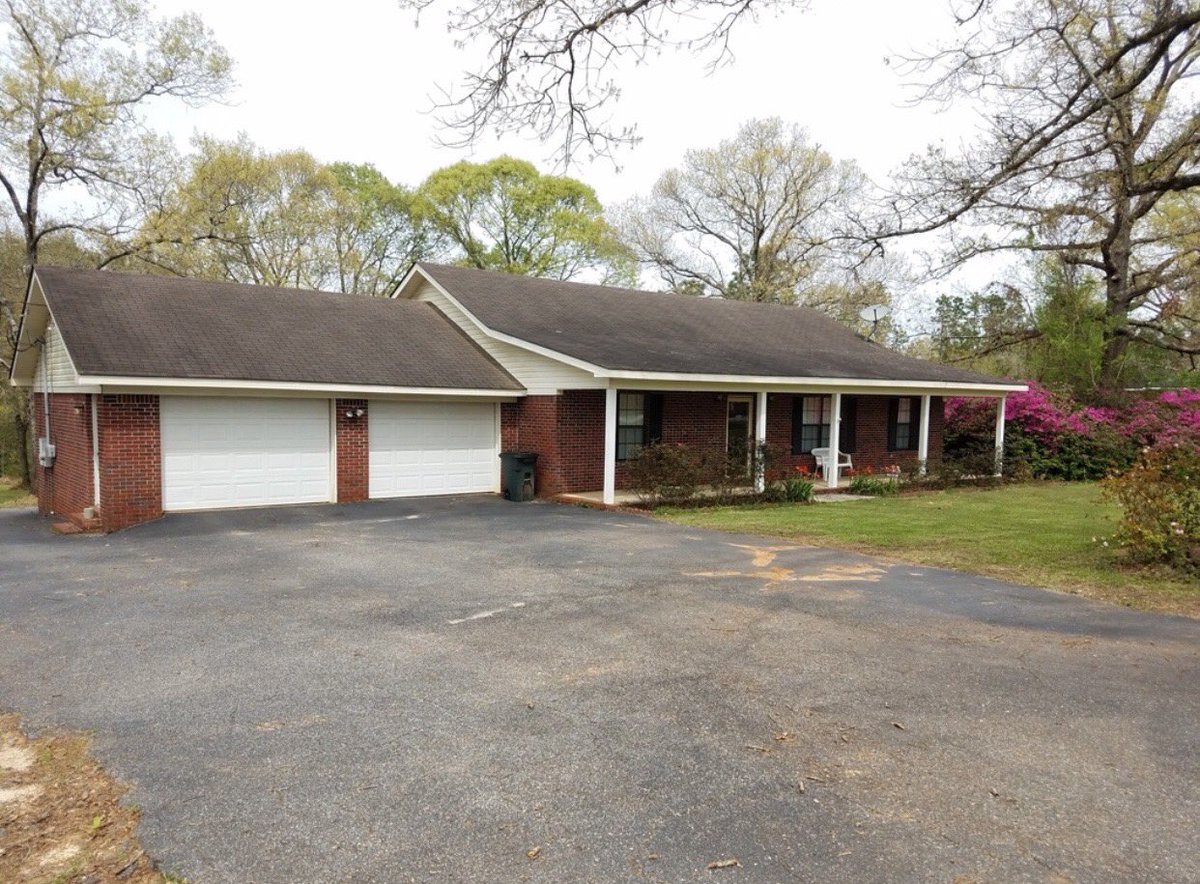 ChristyGustin1's tweet photo. This Semmes area home closes today! We had been looking for over a year and then this perfect house popped up for sale by owner next door to the buyers’ mom! Plus a multiple offer situation. So happy for these buyers! #BellatorRealEstate #SemmesAL #FindYourChampion #MobileAL https://t.co/sUzDqdK6Pz