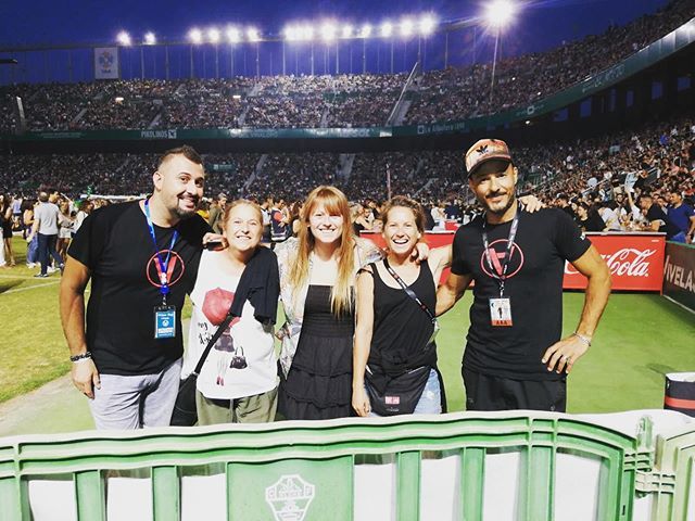 Estamos con <a href="/alejandrosanz/">Alejandro Sanz</a> en Elche con gente bonita ❤️❤️.
•
•
•
#lagira
#eldisco bit.ly/2WUgOtP