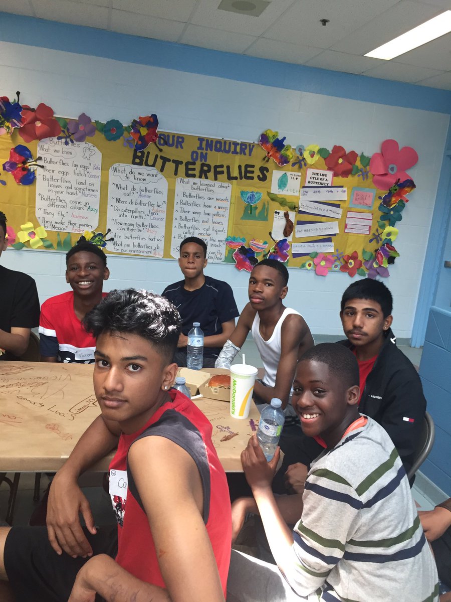 NatalialagByrne's tweet image. Fun day at @OLOP35 youth wellness conference🌼. Essential oil - hand therapeutic scrub activities with grade seven and eight students. #zen #wellness #junefun Shout out to @CywStewart and all the staff for putting together such a beautiful event!