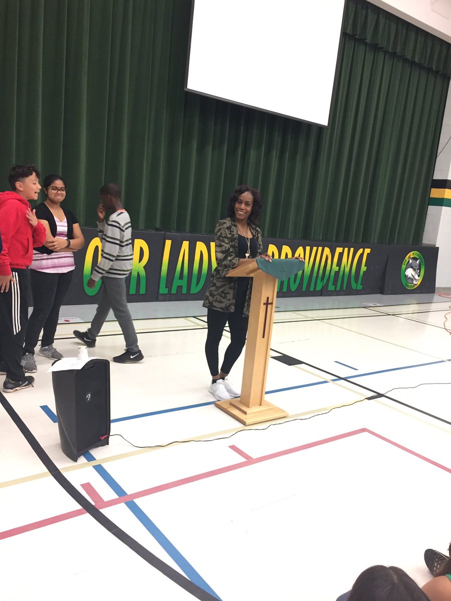 NatalialagByrne's tweet image. Fun day at @OLOP35 youth wellness conference🌼. Essential oil - hand therapeutic scrub activities with grade seven and eight students. #zen #wellness #junefun Shout out to @CywStewart and all the staff for putting together such a beautiful event!