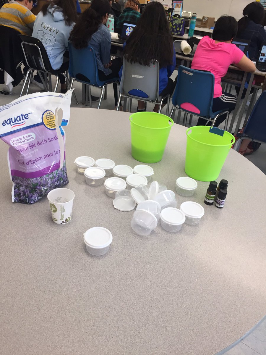 NatalialagByrne's tweet image. Fun day at @OLOP35 youth wellness conference🌼. Essential oil - hand therapeutic scrub activities with grade seven and eight students. #zen #wellness #junefun Shout out to @CywStewart and all the staff for putting together such a beautiful event!