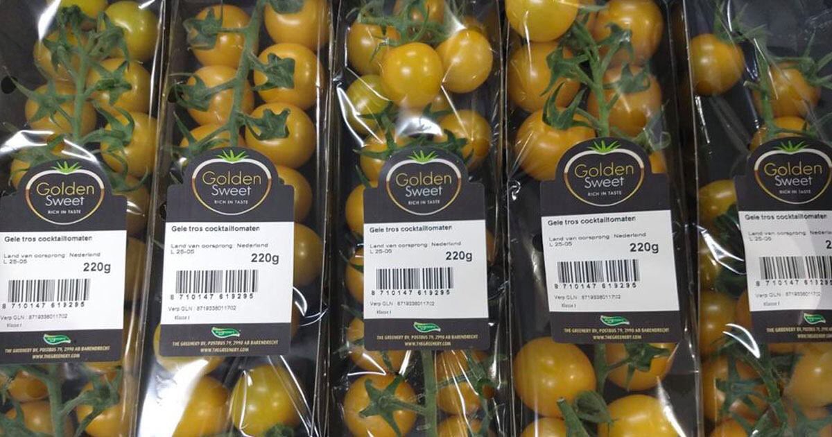 Vanaf nu verkrijgbaar bij alle supermarkten van Dirk van den Broek: ons nieuwe gele tros cockailtomaatje  #goldensweet. 
Dit vrolijke tomaatje heeft een intens zoete smaak en een frisse bite. Heerlijk in een salade of als gezonde snack. Dat wordt genieten! 😋