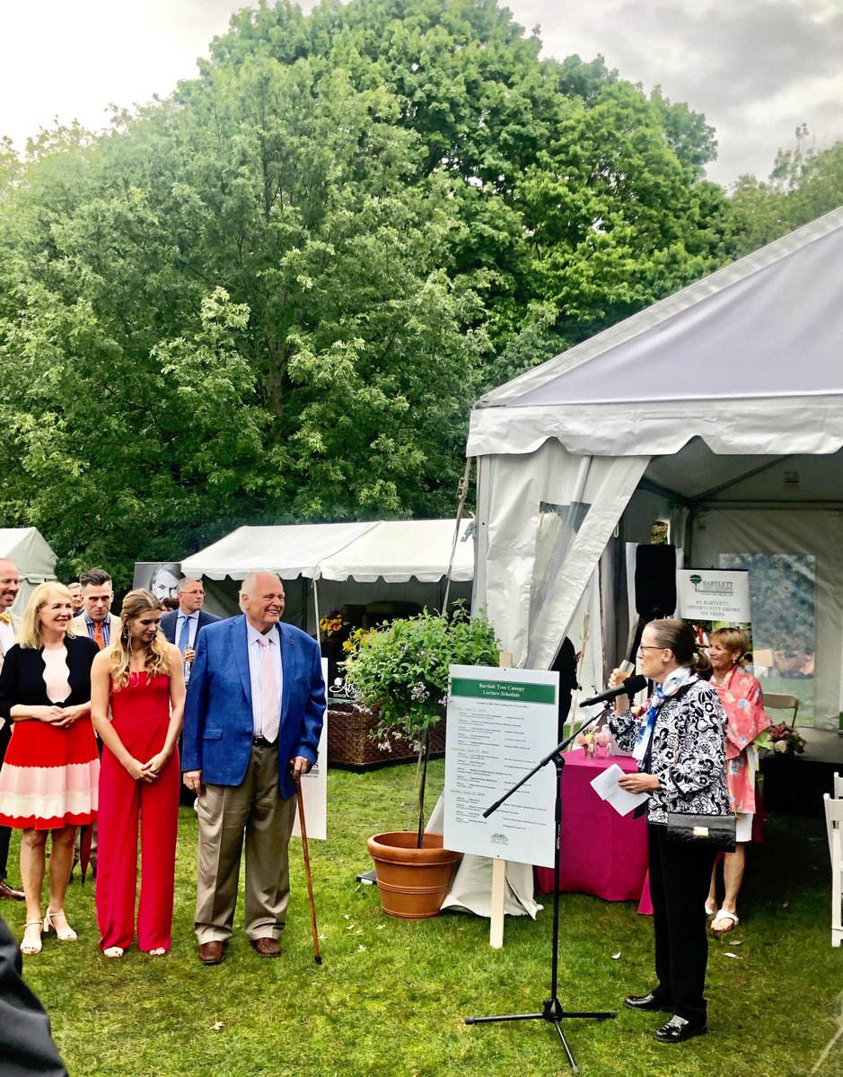 Cheers to the Presenting Sponsor <a href="/BartlettTreeExp/">BartlettTreeExperts</a> ~ to all that Bartlett does to make the Newport Mansions beautiful✨ #NewportFlowerShow