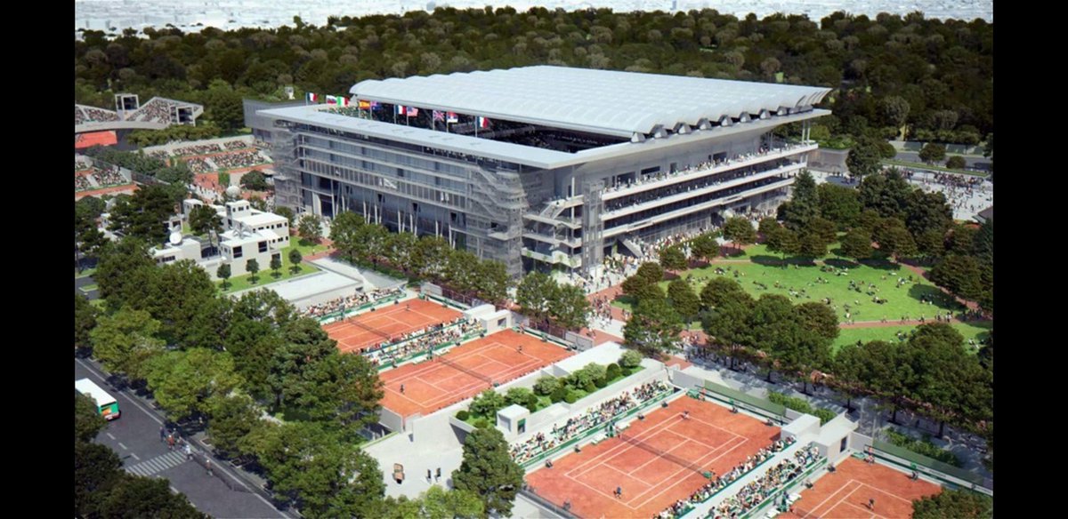 10 ans après le rêve se réalise. Le 1er juillet, le court n°1 laissera la place au montage des ailes du toit du Chatrier qui pèsera 3500 tonnes soit ✈✈✈✈✈✈✈✈✈✈✈✈✈✈(14)A380. Chaque Aile mesurera 105 mètres. Il se fermera en 15'. 1ère Aile hissée le 15 août.