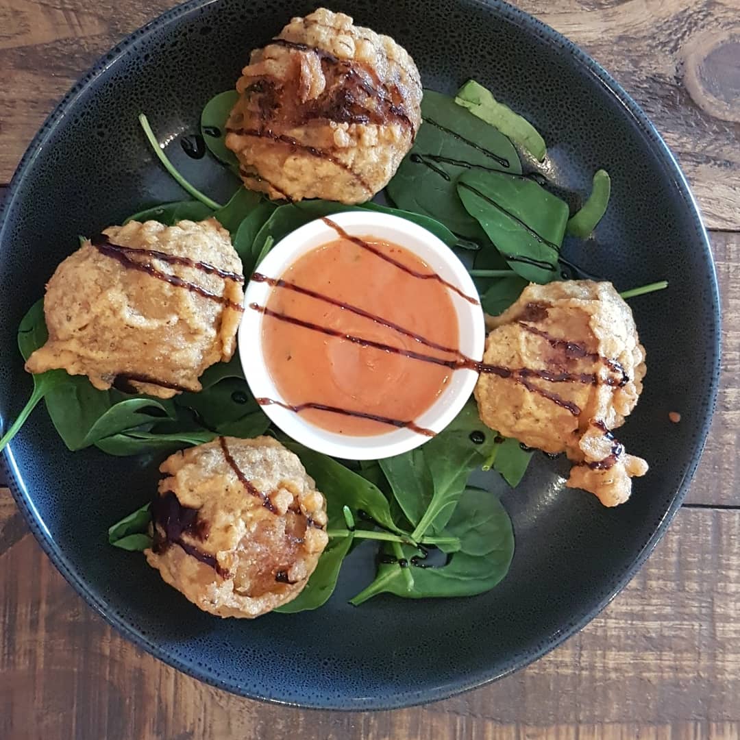 Tasty eats at Cooks Bar and Grill #nomnomnom #cooksbarandgrill #airliebeach #shoppingweekend #supportyourlocal #lovearancini
