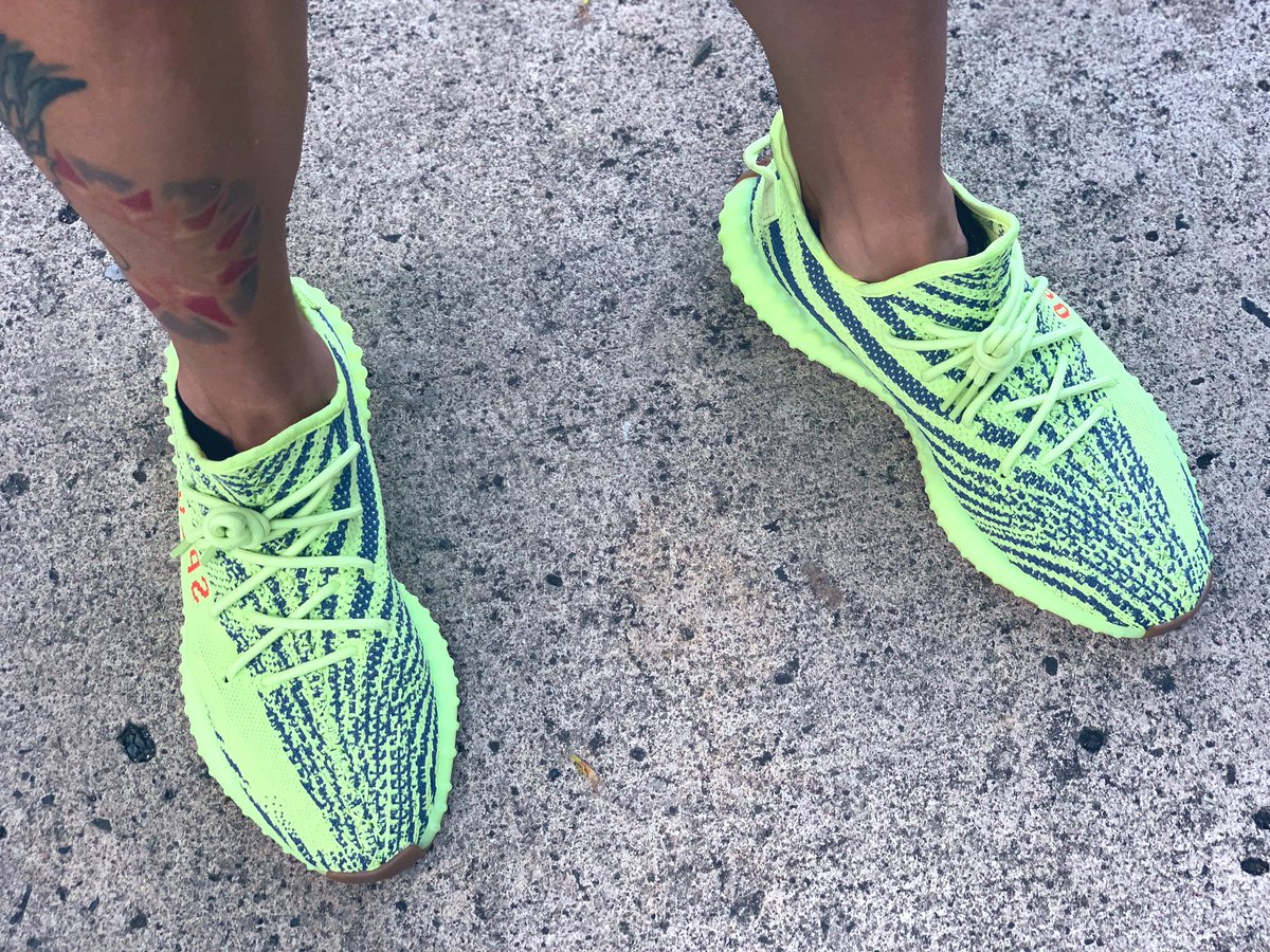 Islandsnkrs's tweet photo. π₯Άπ₯Ά #adidas #YeezyBoost350 #frozenyellow https://t.co/o78OwDLFaF