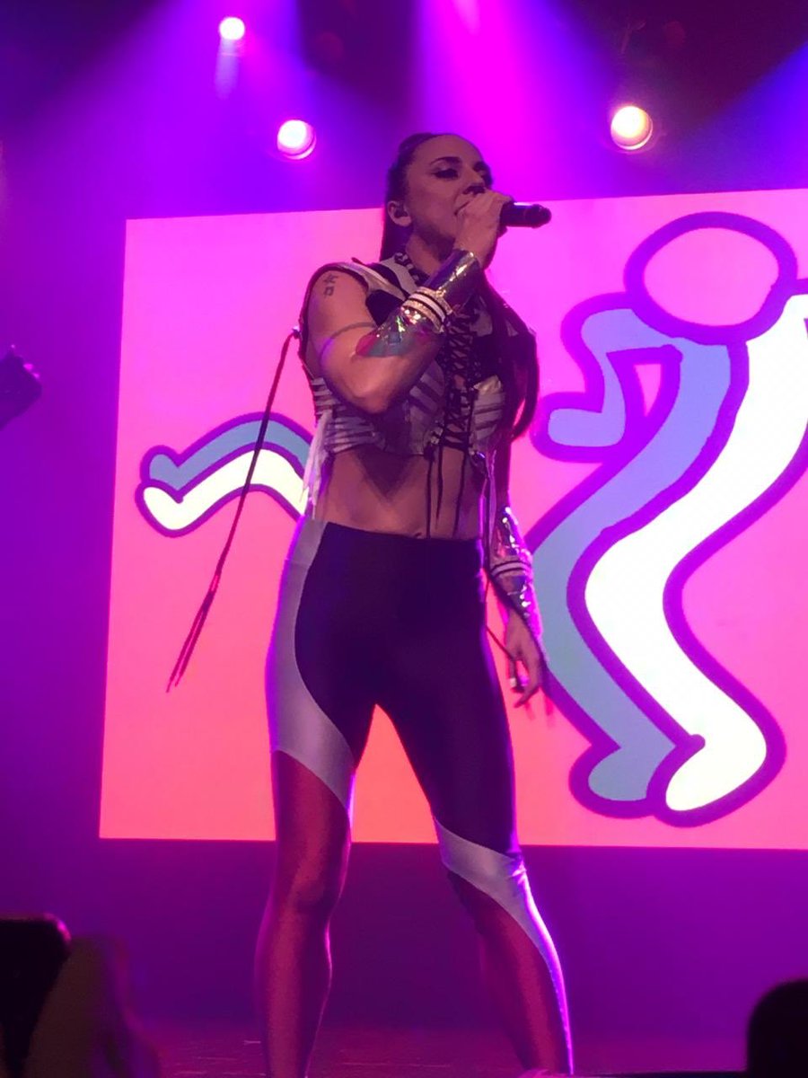 lucasthuha's tweet photo. Show fantástico da #MelanieC junto com o grupo #SinkThePink na #paradaspfest #sportyinbrazil #sportyspice #spicegirls #gay #pride #orgulho #lgbt #lgbtq #parada #paradalgbt #pridemonth #proudtobe #orgulhodeser https://t.co/gs1owKbdHp