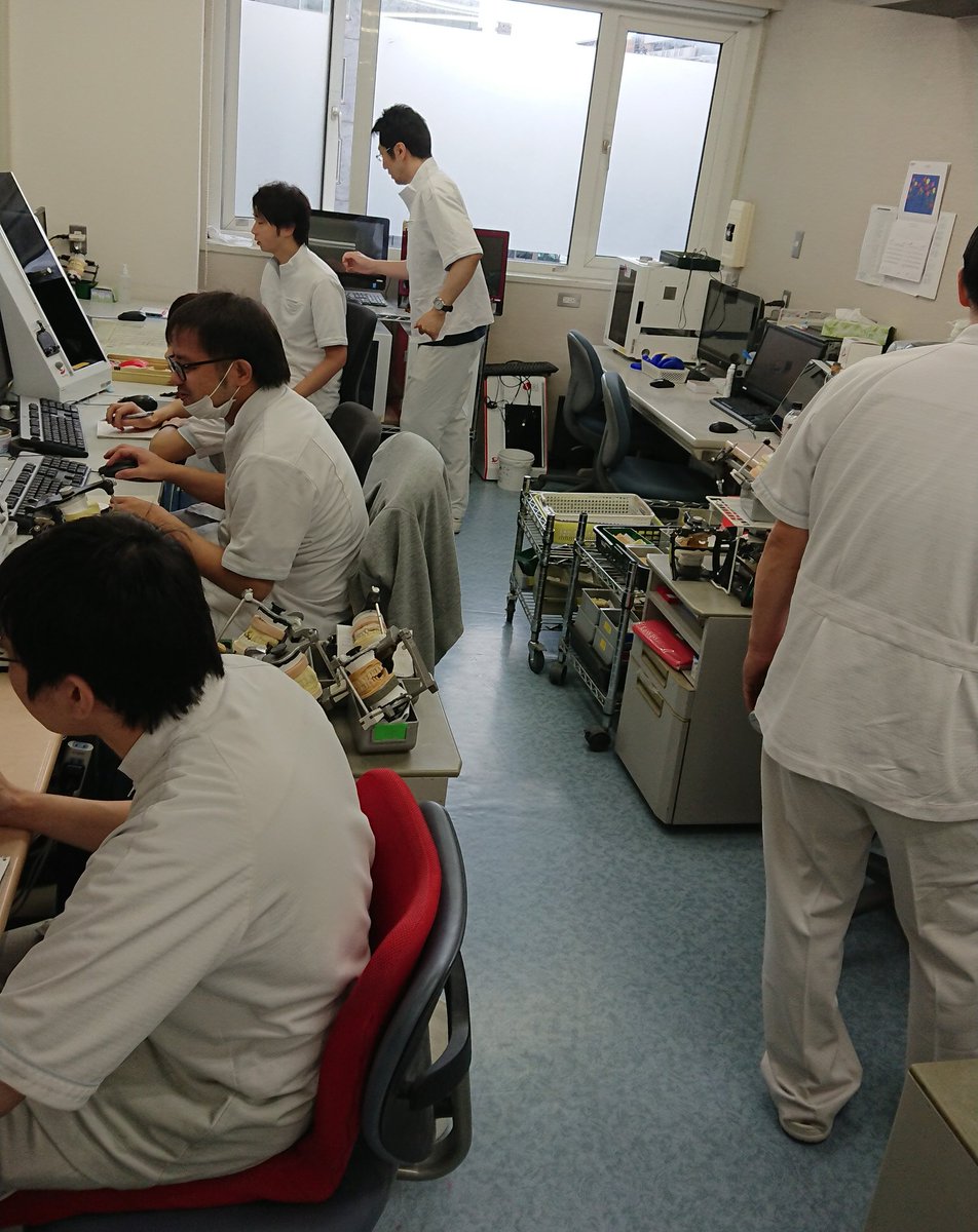 basiccourse_sdl's tweet image. ベーシックコース第2回目がスタートしました！　今日は垂水さんのCAD勉強会と合同でたくさんの人が集まっております☺️　あいにくの雨模様ですが元気に勉強してまいりましょう～～！