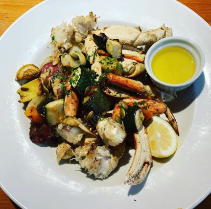 Bham_Chamber's tweet photo. "What's for dinner?
Let us make it easy! Check out our list of restaurants! https://t.co/r5Ec4WJ3cU
Today's pic from #AnthonysRestaurant on Squalicum Harbor.
#WhatsForDinner #FridayNightDining #Bellingham https://t.co/qxetdWtbsT