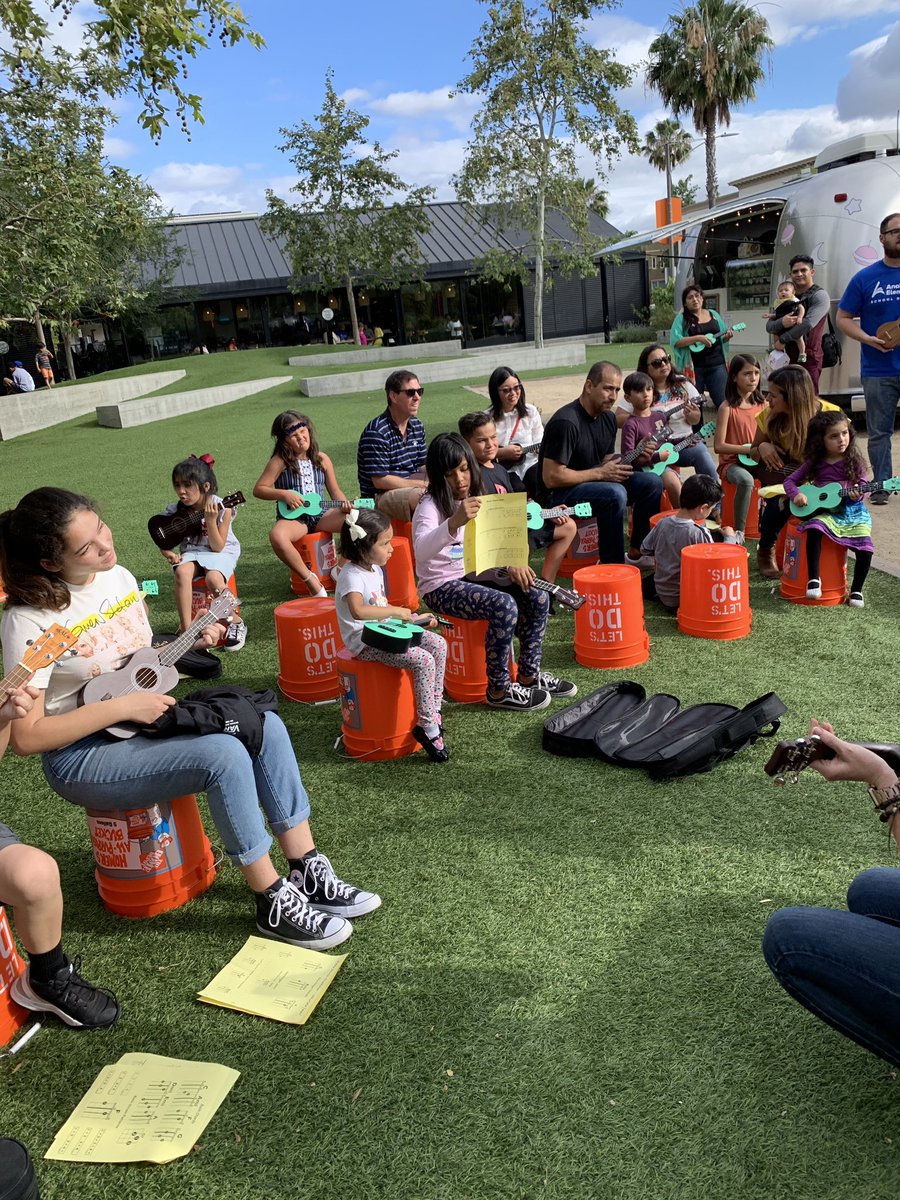 oneillgrace's tweet photo. Our @anaheim_music teachers teaching kids and parents how to play ukelele come join us @packingdistrict in @City_of_Anaheim @Justin_Emord @villalobosaesd @MrsFlynnAESD @CaffreyTeacher @mwanders999 #teamAESD #innovative #collaborative #weareanaheim #whychooseanaheim #amazingAESD https://t.co/zD80n9LJp0