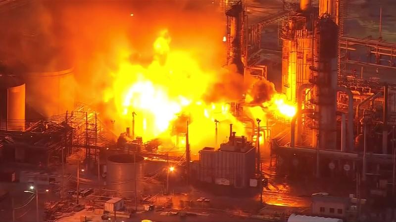 Reuters's tweet photo. Massive Philadelphia refinery fire threatens facility's future https://t.co/0cN7eMy3VT https://t.co/14yXQ6b5By