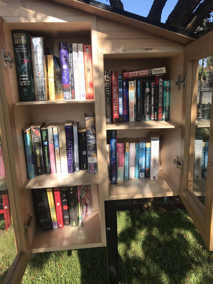 KingsleyLfl's tweet photo. Solstice #shelfie #littlefreelibrary #saanich #yyj https://t.co/Pz1CkVY3m8
