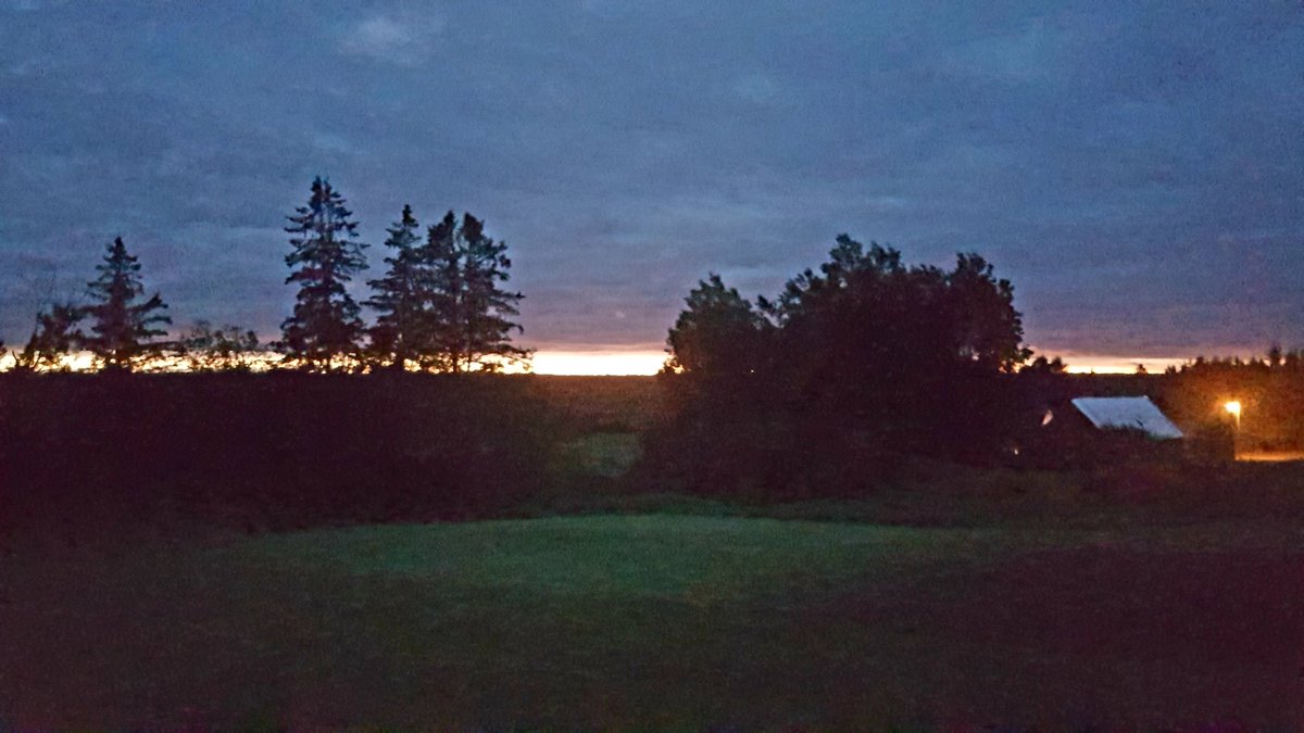 AussieBigDaz's tweet photo. 10.10pm summer solstice Trout Brook New Brunswick. It would be lighter if there was no cloud cover. #troutbrook #miramichi #newbrunswick #atlanticcanada #maritimes #maritimer #AussieInCanada https://t.co/QLoltHsUeb