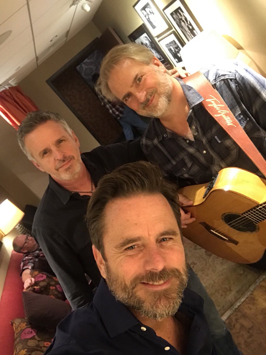Charles Esten tweet media