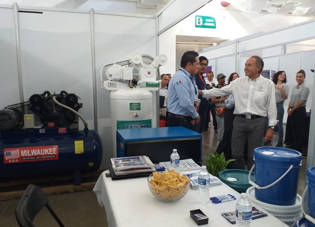 HectorAmaro's tweet image. #expopartes #SanLuis 2019 #Milwaukee #IndustrialAirCompressor