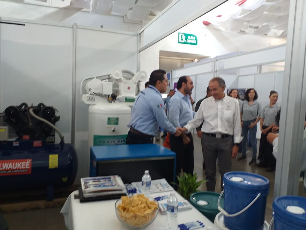HectorAmaro's tweet image. #expopartes #SanLuis 2019 #Milwaukee #IndustrialAirCompressor