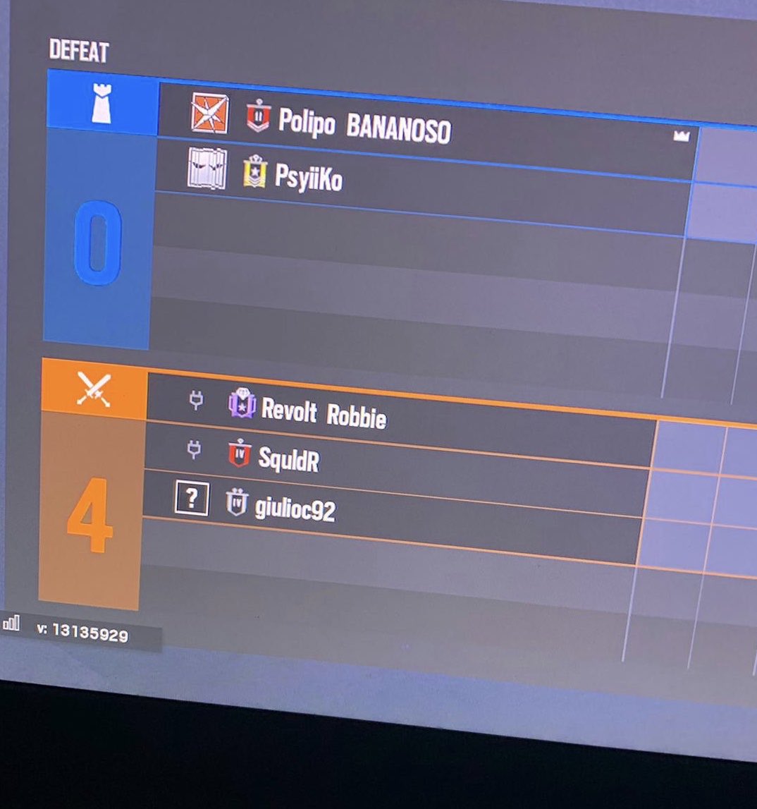 Slaamyy_'s tweet image. A friend sent me this screenshot at 3:30 am... @Revolt_Robbie 🤨