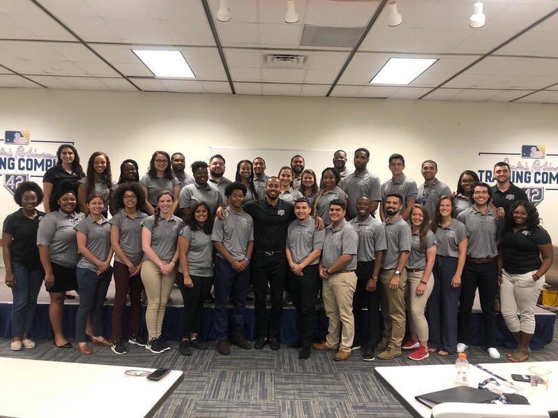 ADubWilliams5's tweet photo. Last week I had the honor of encouraging and supporting the #milbfield program hosted by @MiLB! Vince Pierson and @Bereira31 put together a first class experience for these future baseball executives to experience! I’m just honored to have been invited! https://t.co/lEJhKs1xRr