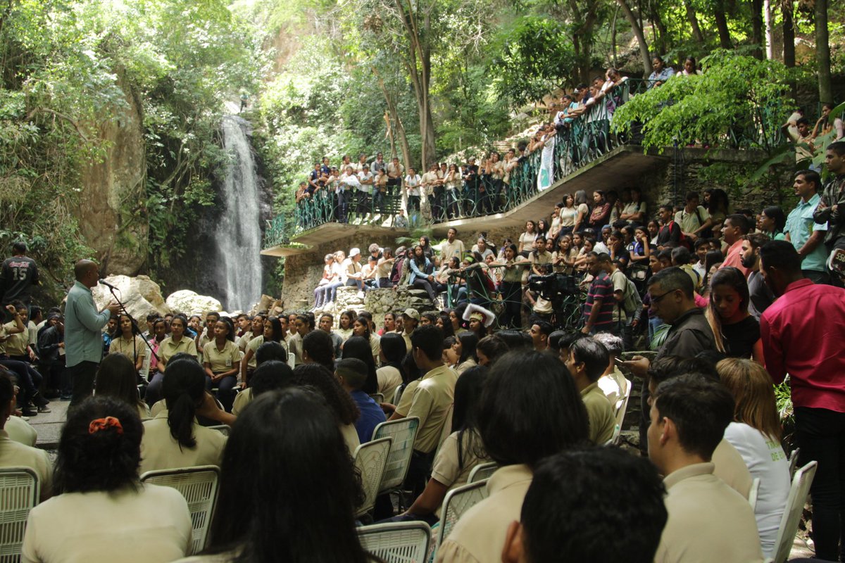 HectoRodriguez's tweet photo. Activamos el programa de turismo estudiantil como estímulo a los jóvenes de educación media que se gradúan este año. Esta iniciativa brindará paseos por los atractivos turísticos y culturales de Miranda, y contará con ruta científica. #21Jun #RevoluciónGarantíaDePaz https://t.co/9l490GFOwJ