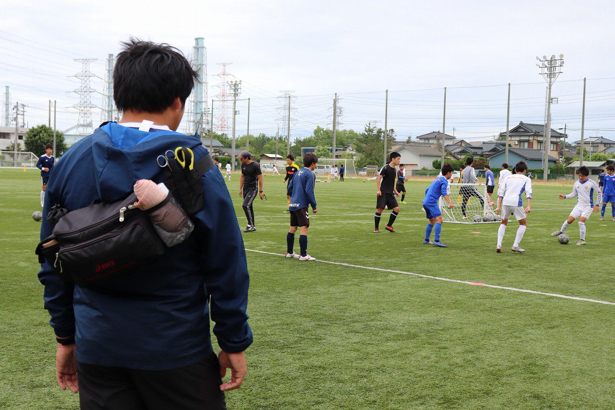 Japanサッカーカレッジ Jsc على تويتر サッカートレーナー 専攻科 練習前にケアしていた選手も含め全体の選手に目を配る 今の先輩は一段と頼もしく見えます トレーナーの仕事はやりがいがあるだけでなく選手を守る仕事 今週のサッカー日和 スポーツ