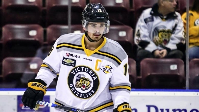 Congratulations to <a href="/AlexNewhook_/">Alex Newhook</a>  on being drafted #16 Overall to the <a href="/Avalanche/">Colorado Avalanche</a> #BCHL #BauerHockey <a href="/BCHLGrizzlies/">Victoria Grizzlies</a> <a href="/GoBCHL/">fuck off</a>