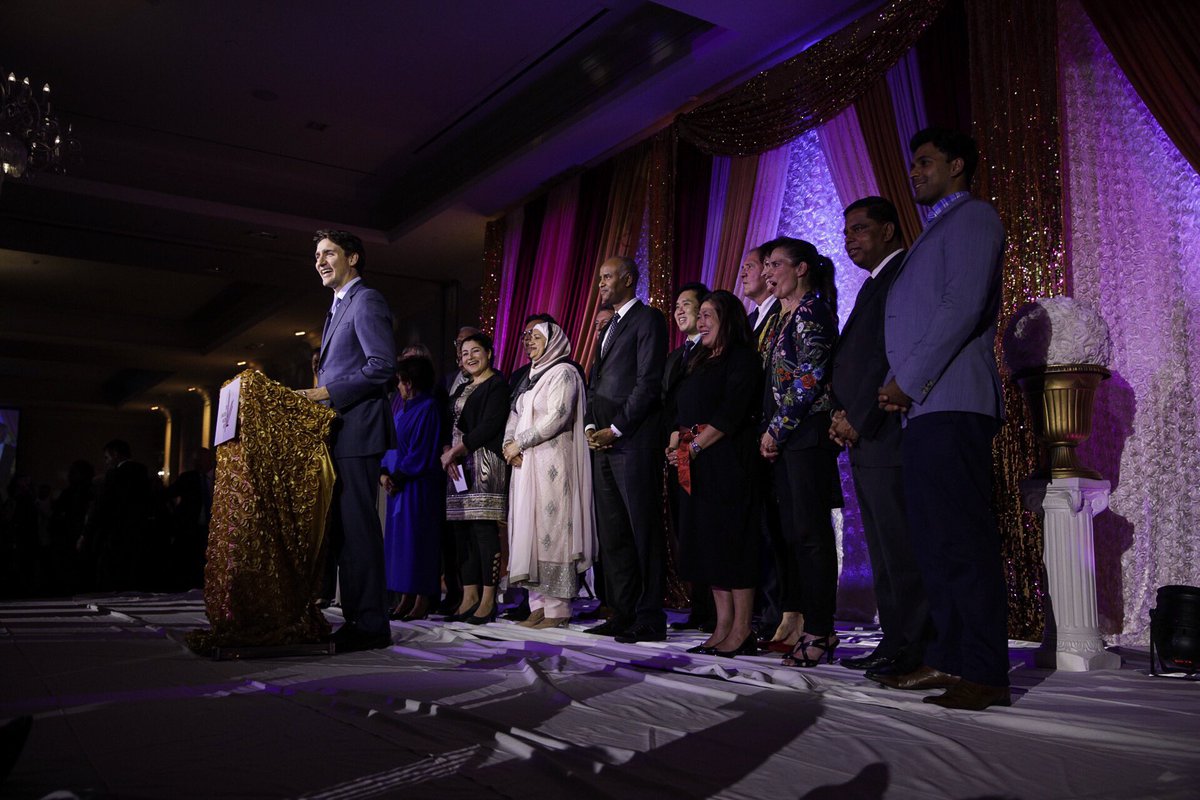 JustinTrudeau's tweet image. Belle célébration de l'Aïd avec le @canadianmv ce soir. Votre dévouement envers la démocratie est inspirant – et plus important que jamais. Continuez à mobiliser les gens et à dire haut et fort que la diversité est notre force et qu’on ne tolérera pas l'islamophobie ou la haine.