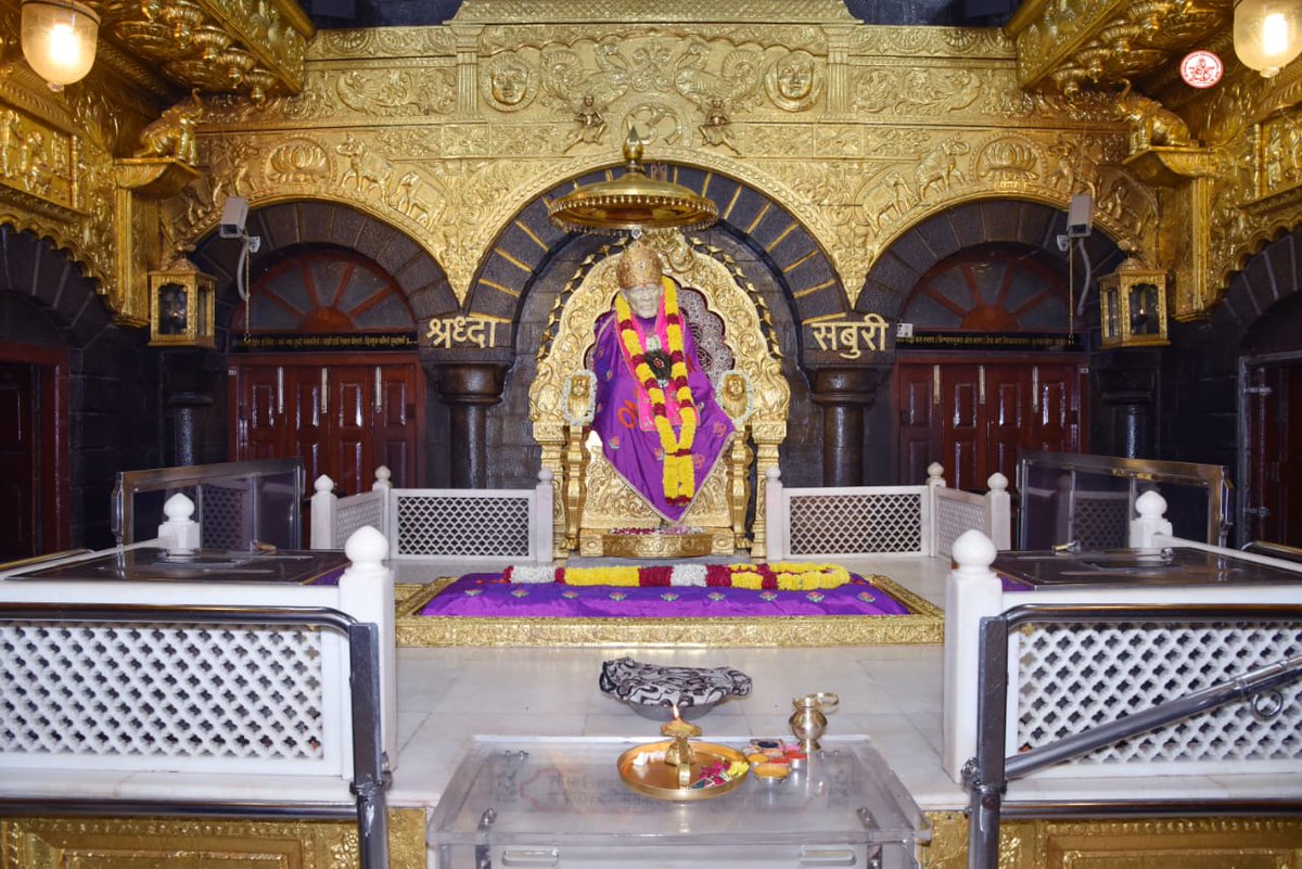 SSSTShirdi's tweet photo. *!!  ॐ श्री साईनाथाय नमः  !!*
*श्री साईबाबा समाधी मंदिर - शिर्डी*
       शनिवार दि २२ जून २०१९
   *🌷शिर्डी माझे पंढरपूर- आरती 🌷* https://t.co/IxDeT3A2B4