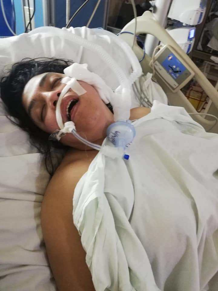 idaniagg2017's tweet photo. Esperanza Parapipe y su madre, una mujer maravillosa que contra viento y marea ha mantenido a Pipe con vida,madre de una hija hermosa y de un pequeñin travieso...Nunca bajó los brazos junto al apoyo de su esposo, atravesando tiempos donde incluso no hubo trabajo @aluksicc grave https://t.co/SAtIJOctvU