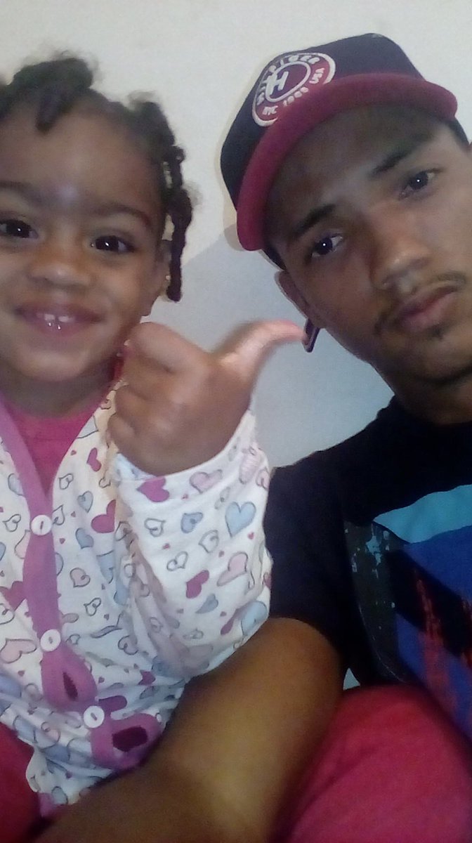 Alexand85865859's tweet photo. Ela ama esse tio babão dela CR #MeusAmores 
#IrmãoEFilha😍 https://t.co/25brIsGcWp