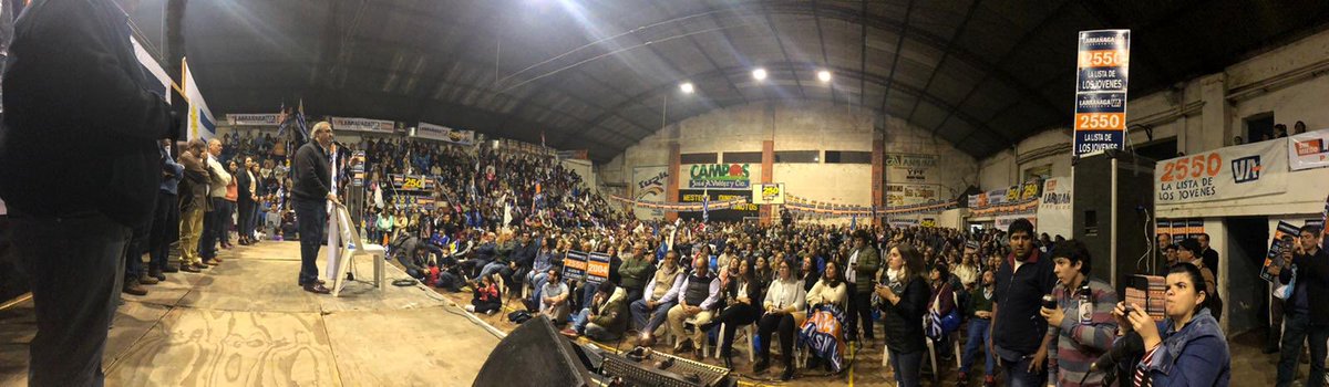 Pablocajtak's tweet photo. Impresionante acto de @jorgewlarranaga en Tacuerembò #LarrañagaVa #WilsonVa #TacuarembòVa https://t.co/6nsksAVJEu