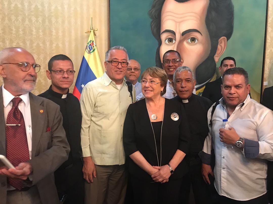 Ayuda militar extranjera: Única solución para evitar que continué genocidio narcocomunista. - Página 13 D9ofsE2XsAATKuP