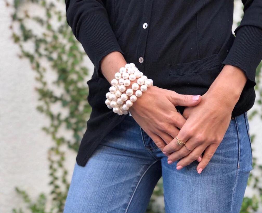 Pearls are always a good idea 🌿. @Samira13Jewelry

#pearls #wknd #tgif #ootd #style #fashion #samira13jewelry #finejewelry #sunsetplaza #casualfriday