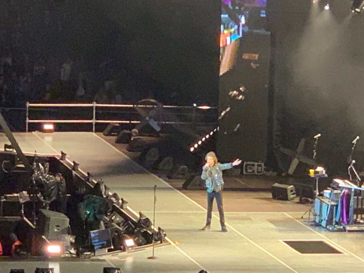 RichardERoeper's tweet image. Mick Jagger: “I want to welcome Lori Lightfoot...I’m sorry Ed Burke couldn’t make it tonight.”
Seriously. He just said that.
😂🤷🏻‍♂️