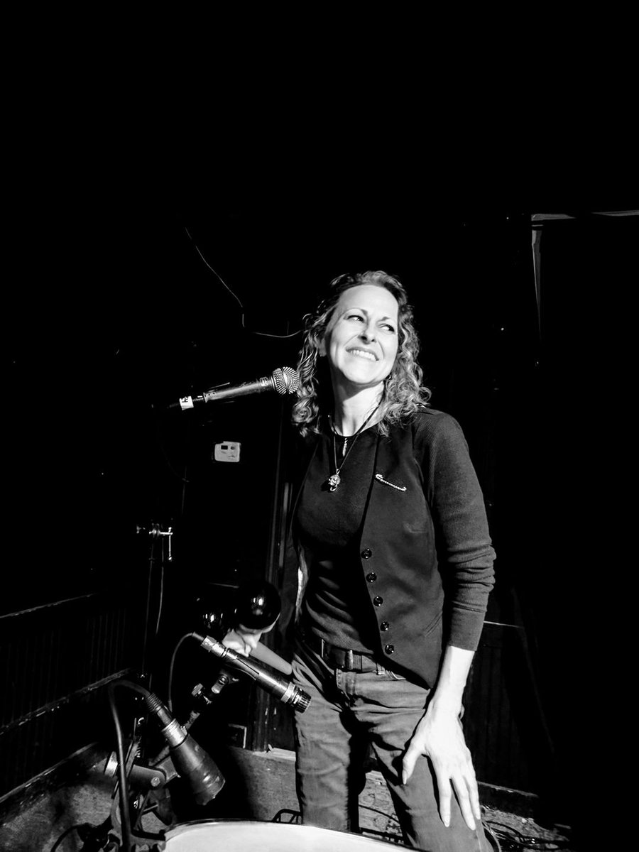 TheOneChameleo1's tweet photo. TSLE sound cheque a few years ago. It's one a few pictures that I love that are just me. Thank you, Brian Holloran from W8ing4UFOs.
#soundcheque #Smile #TSLE #w8ing4ufos https://t.co/VSuP4ibPNd